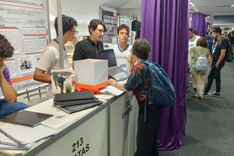 Alunos da rede estadual do Paraná são finalistas na maior feira de ciências do País