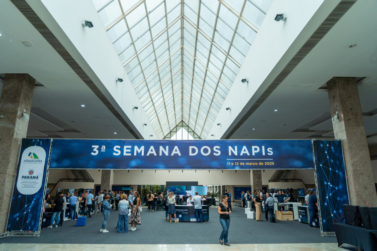 Clubes de ciências: alunos de colégios estaduais apresentam projetos a adultos na Fiep