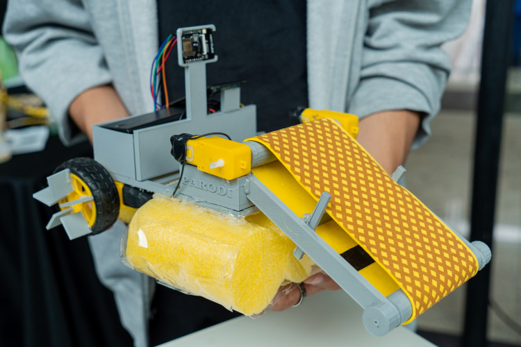 Clubes de ciências: alunos de colégios estaduais apresentam projetos a adultos na Fiep