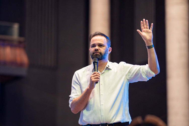 Secretário se apresenta