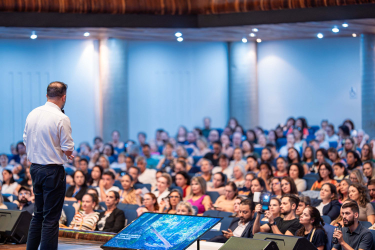 Secretário se apresenta