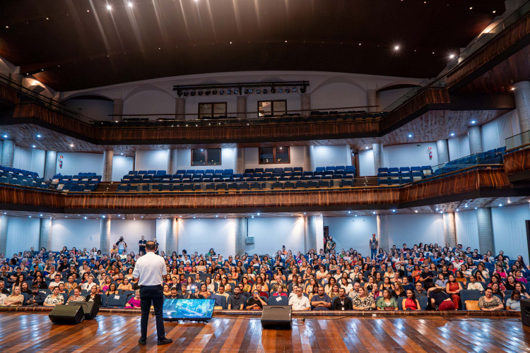 Palestrante se apresenta