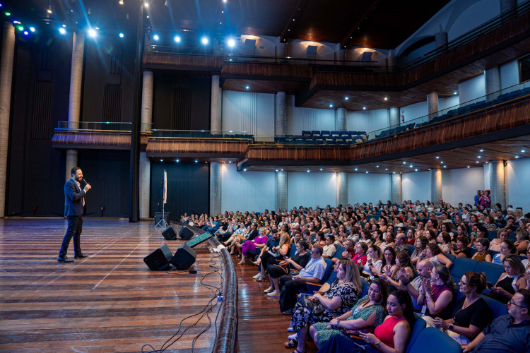 Palestrante se apresenta