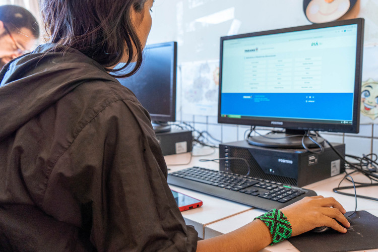 Velocidade nos estudos: Estado leva internet via satélite a 150 escolas do campo no Paraná