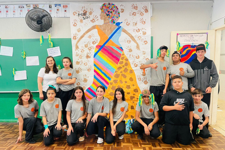 Equidade racial: 23 escolas recebem o Selo ERER Enedina Alves Marques do Governo