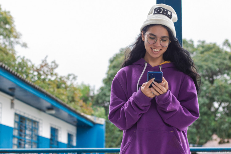 Estudantes da rede estadual ganham ferramenta digital com IA para estudar inglês
