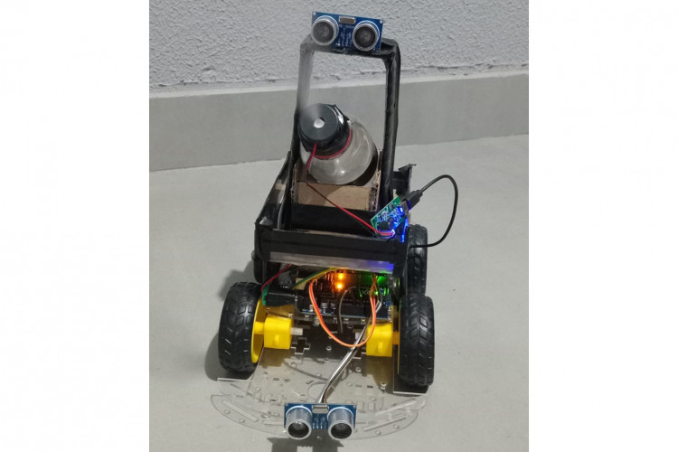 Alunos de escola estadual de Umuarama criam robô autônomo com citronela contra a dengue