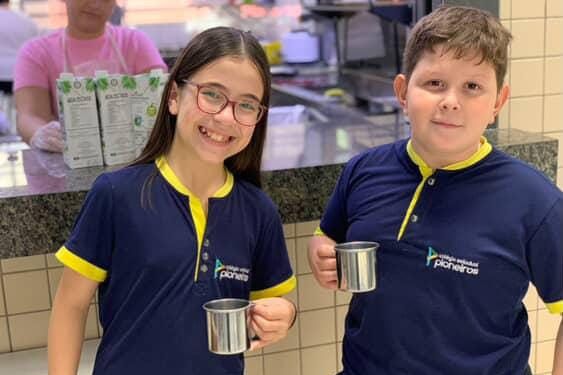 Governo do Paraná inclui água de coco no cardápio da alimentação escolar