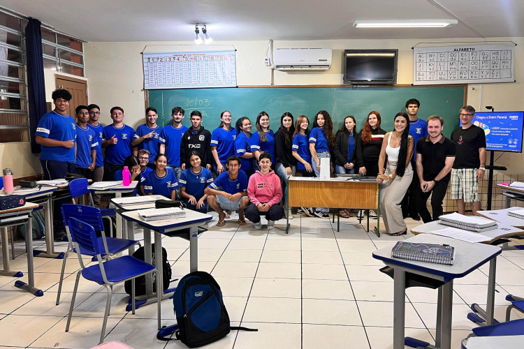 1º de Maio: simulação em colégio estadual leva alunos para o mercado de trabalho