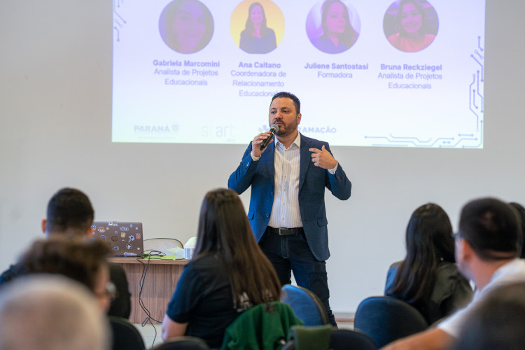 Evento de formação reúne técnicos pedagógicos para aprimorar o ensino de Programação no Estado