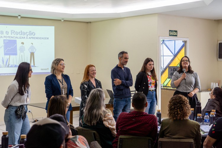 Paraná forma embaixadores para expandir uso de ferramentas digitais na rede de educação