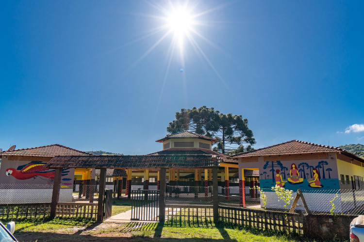 Escolas indígenas receberam mais de R$ 3 milhões do programa Escola Mais Bonita em 2025