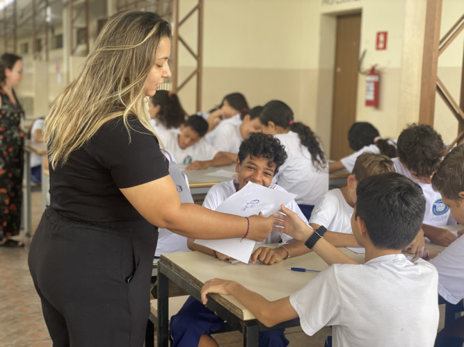 Combate ao bullying: alunos de colégio estadual criam música e videoclipe para conscientização