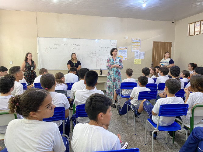 Combate ao bullying: alunos de colégio estadual criam música e videoclipe para conscientização