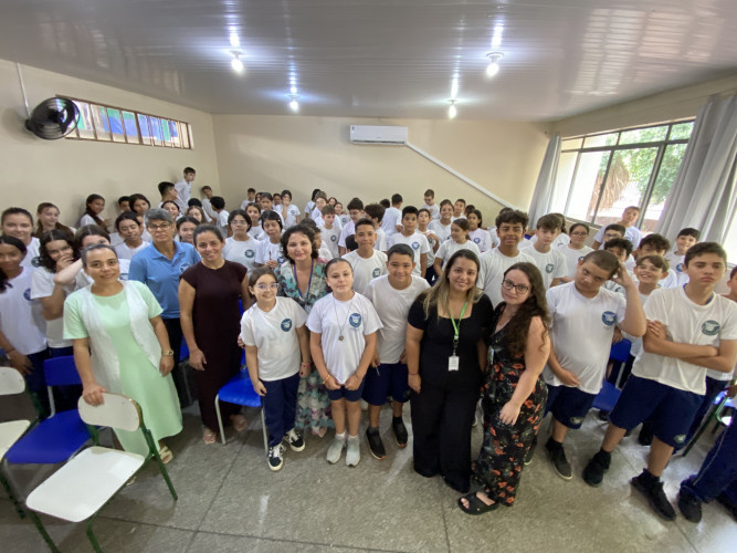Combate ao bullying: alunos de colégio estadual criam música e videoclipe para conscientização