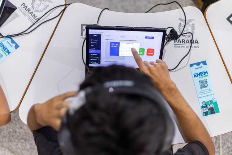 Ferramenta digital Enem Paraná vai auxiliar preparo de mais de 100 mil alunos da rede estadual