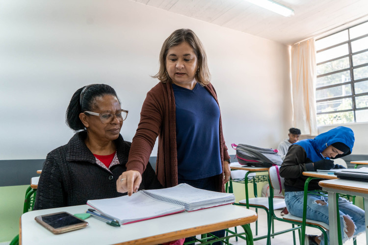 Aulas gratuitas nas escolas estaduais: inscrições para o Alfabetiza Paraná vão até maio