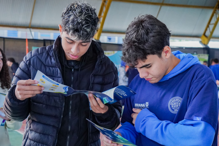 Feira do Conhecimento amplia horizontes de alunos de colégio estadual na RMC
