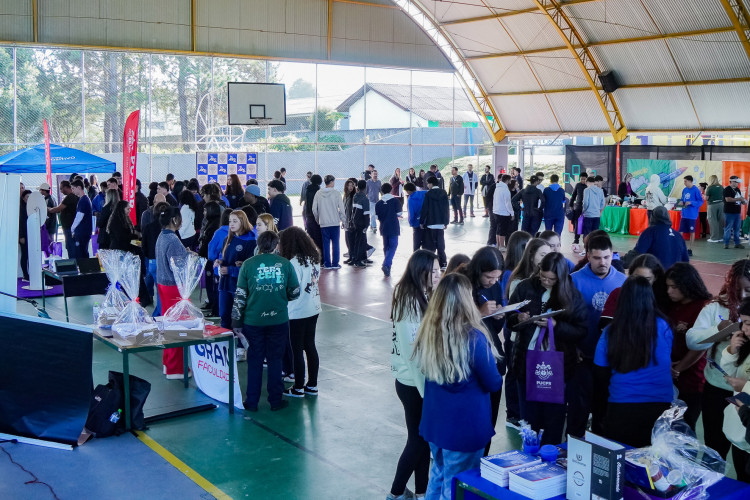Feira do Conhecimento amplia horizontes de alunos de colégio estadual na RMC