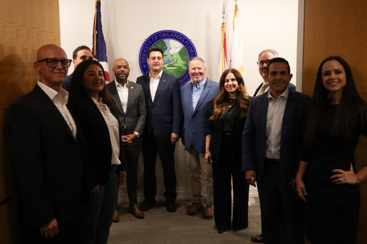 Governador discute programas turísticos e Ganhando o Mundo com prefeitos na Flórida