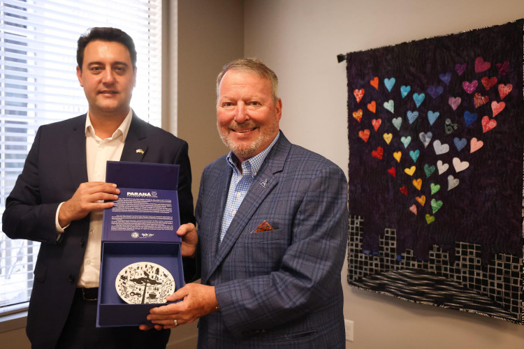 Governador discute programas turísticos e Ganhando o Mundo com prefeitos na Flórida