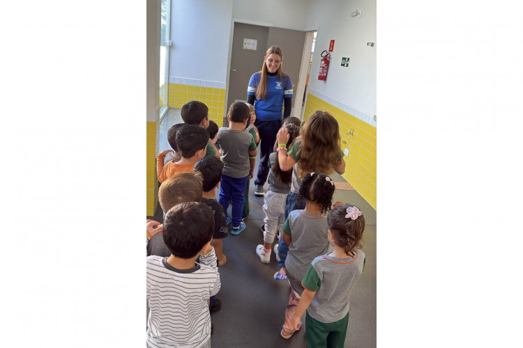 1º de Maio: simulação em colégio estadual leva alunos para o mercado de trabalho