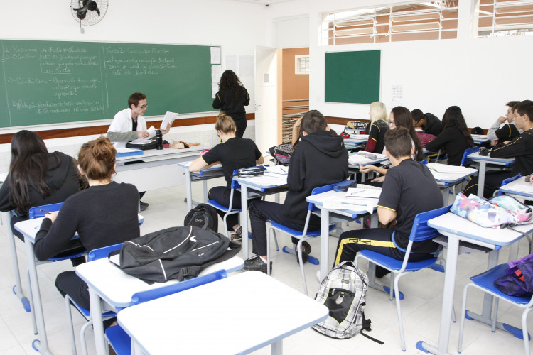 Sancionada lei que permite avanço do programa Mais Escolas Paraná