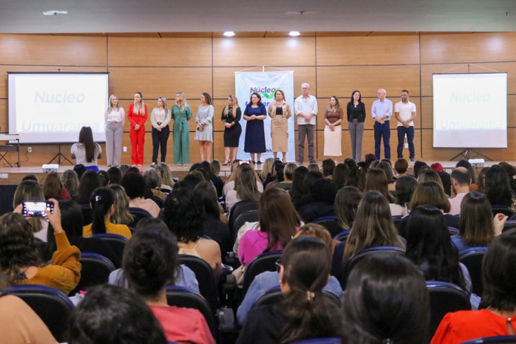 NRE de Umuarama capacita 600 professores em evento regional sobre autismo e inclusão. Na foto, Dra Leslye Sartori