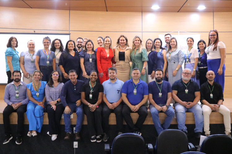 NRE de Umuarama capacita 600 professores em evento regional sobre autismo e inclusão. Na foto, Dra Leslye Sartori