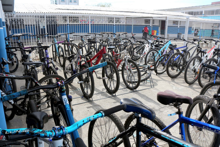 Em 5 meses, Parceiro da Escola transforma estrutura e dia a dia dos colégios estaduais