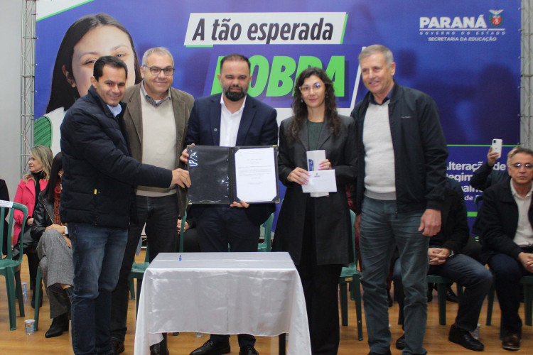 Governo oficializa Dobra de Padrão de 226 professores que atuam no Oeste do Estado