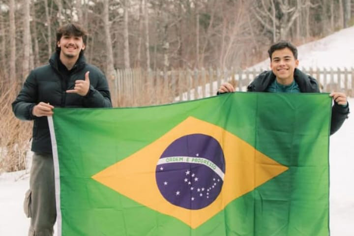 Dia das Mães no Ganhando o Mundo: orgulhosos, alunos e familiares celebrarão à distância