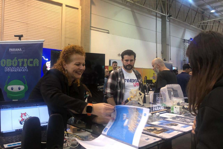 Estudantes da rede estadual descobrem oportunidades na feira de cursos da UFPR
