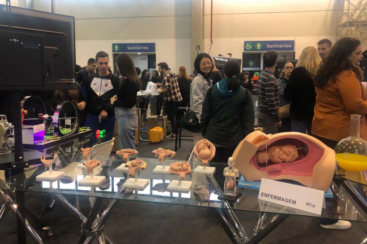 Estudantes da rede estadual descobrem oportunidades na feira de cursos da UFPR