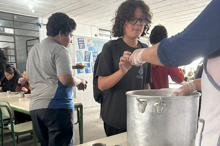 Polpas de frutas nativas enriquecem a merenda nas escolas estaduais do Paraná