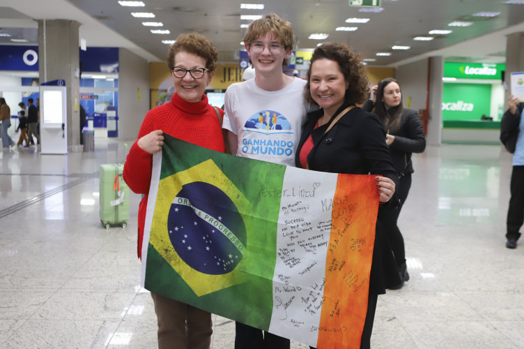 Inglês afiado e experiência de vida: 75 alunos do Ganhando o Mundo voltam da Irlanda