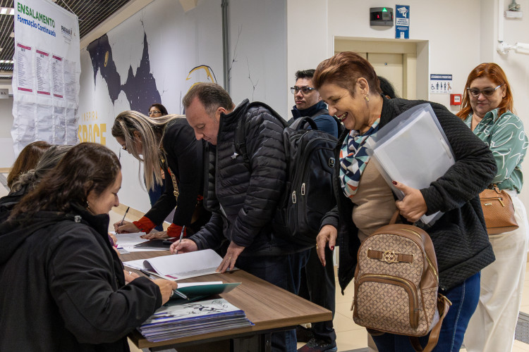 Evento reúne técnicos para fortalecer diretrizes do Ensino Médio Paranaense