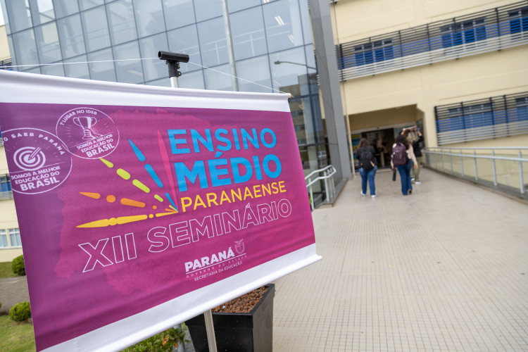 Evento reúne técnicos para fortalecer diretrizes do Ensino Médio Paranaense