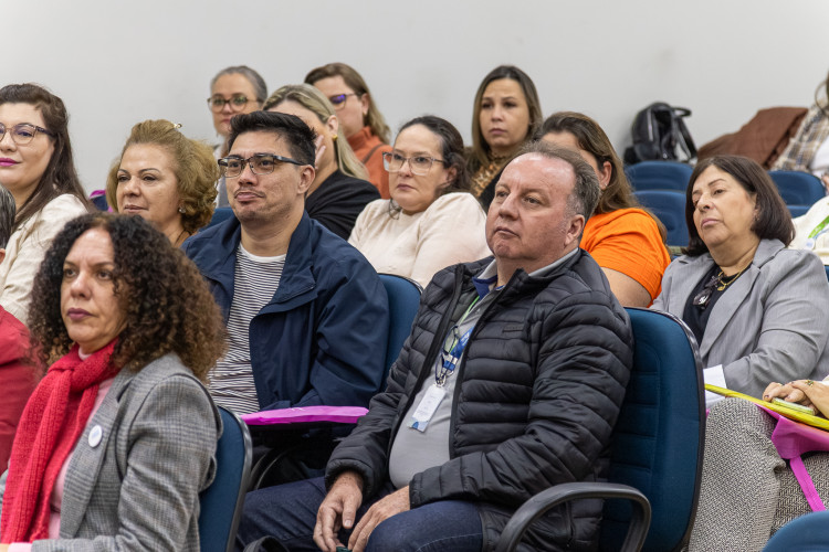 Evento reúne técnicos para fortalecer diretrizes do Ensino Médio Paranaense