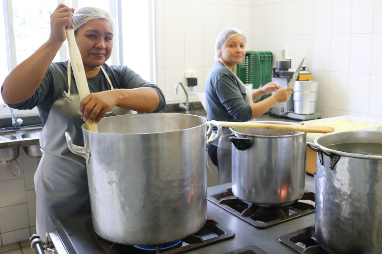 Estado investe na valorização das merendeiras com capacitação inédita do Senac