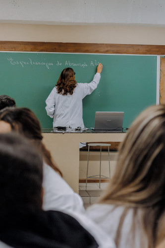 Estudo e Planejamento 2025: SEED abre inscrições para formação presencial voltada a técnicos e agentes educacionais