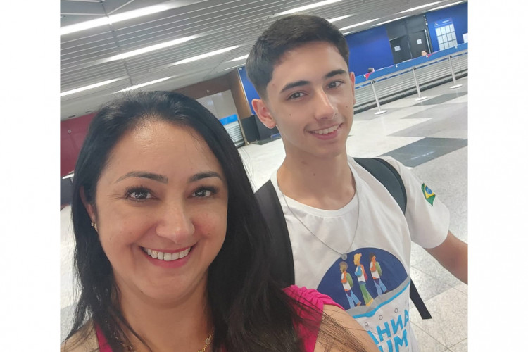 Dia das Mães no Ganhando o Mundo: orgulhosos, alunos e familiares celebrarão à distância