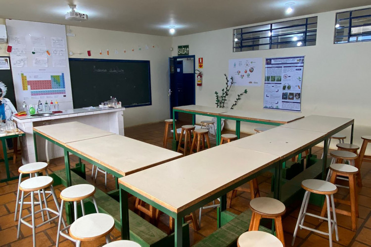 Alunos da rede pública de Mangueirinha transformam horta em laboratório de cosméticos