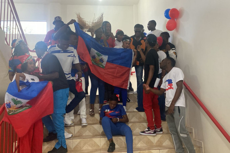 Inclusão: comunidade haitiana celebra identidade e cultura no Ceebja de Cascavel