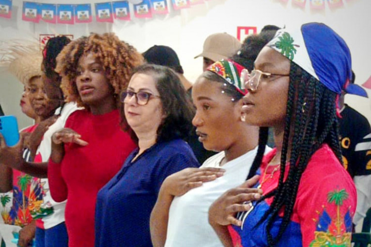 Inclusão: comunidade haitiana celebra identidade e cultura no Ceebja de Cascavel