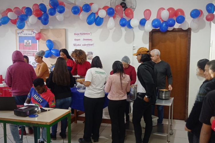 Inclusão: comunidade haitiana celebra identidade e cultura no Ceebja de Cascavel