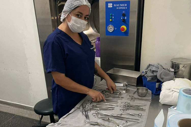 Da escola ao trabalho: curso técnico em Enfermagem garante emprego a recém-formados