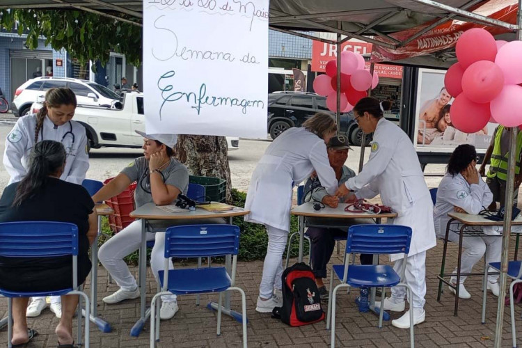 Da escola ao trabalho: curso técnico em Enfermagem garante emprego a recém-formados