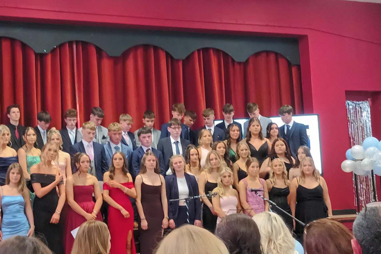 Da zona rural de Palmas para a Irlanda: Luiza Damaratt sonha mais alto após o intercâmbio