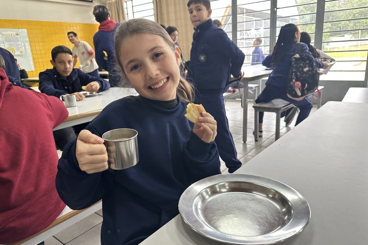 Sucesso nos lanches: escolas estaduais agora têm pães de queijo e palitos de queijo